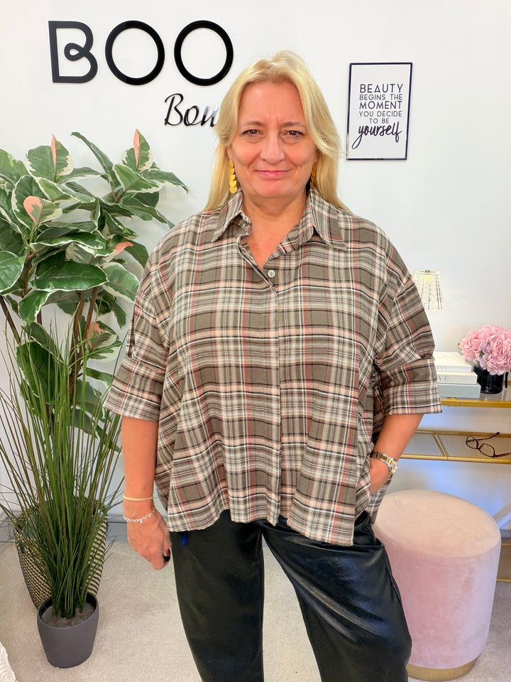 Women’s Check Oversize High Low Shirt  - red and mocha 