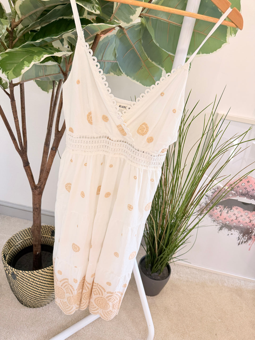 Ladies White Broderie Anglaise Cotton Summer Dress - blue & beige