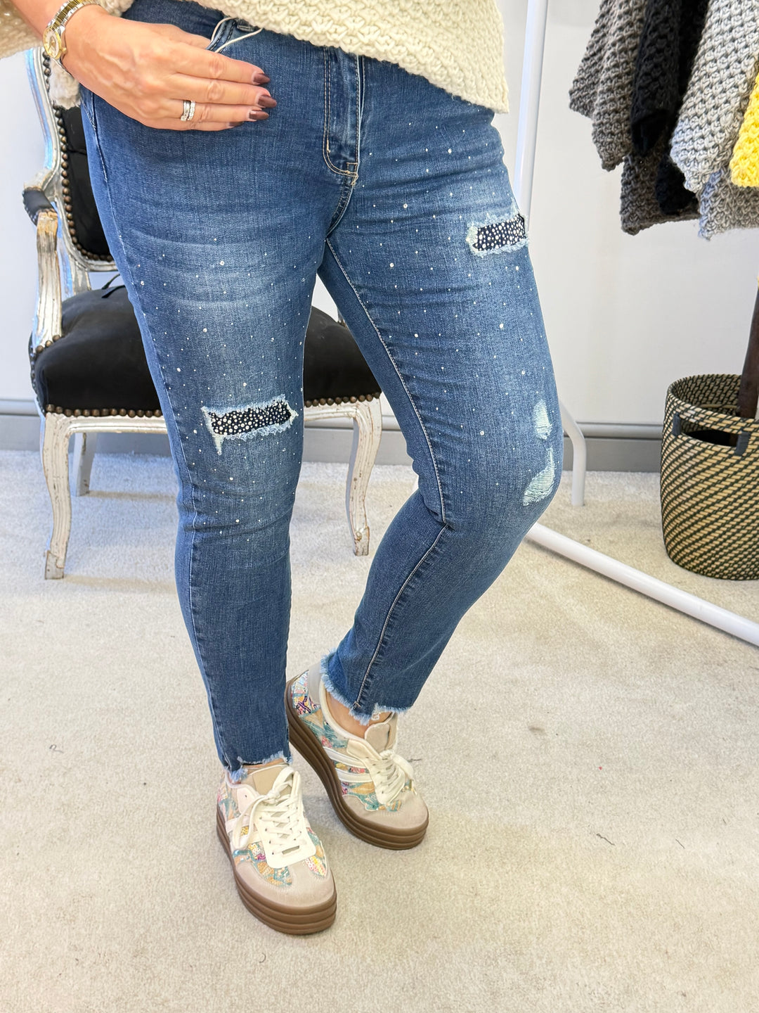 LADIES FASHION SPARKLY DIAMANTE DISTRESSED JEANS