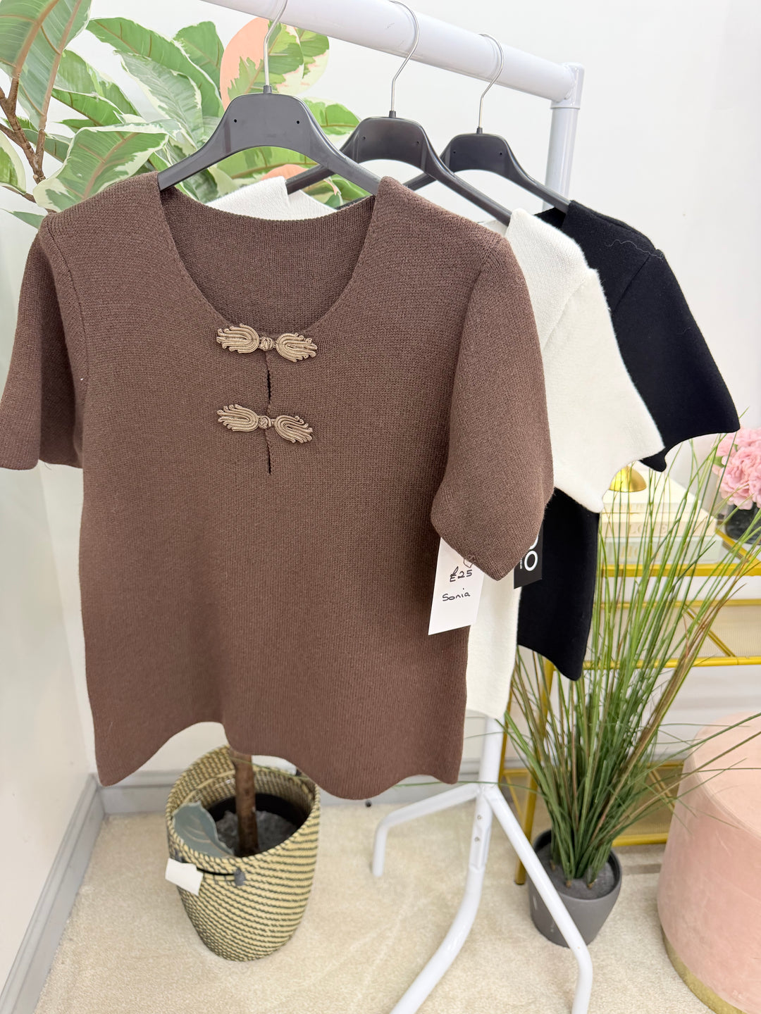 Womens knitted mandarin short sleeve fitted jumper - white, brown & black