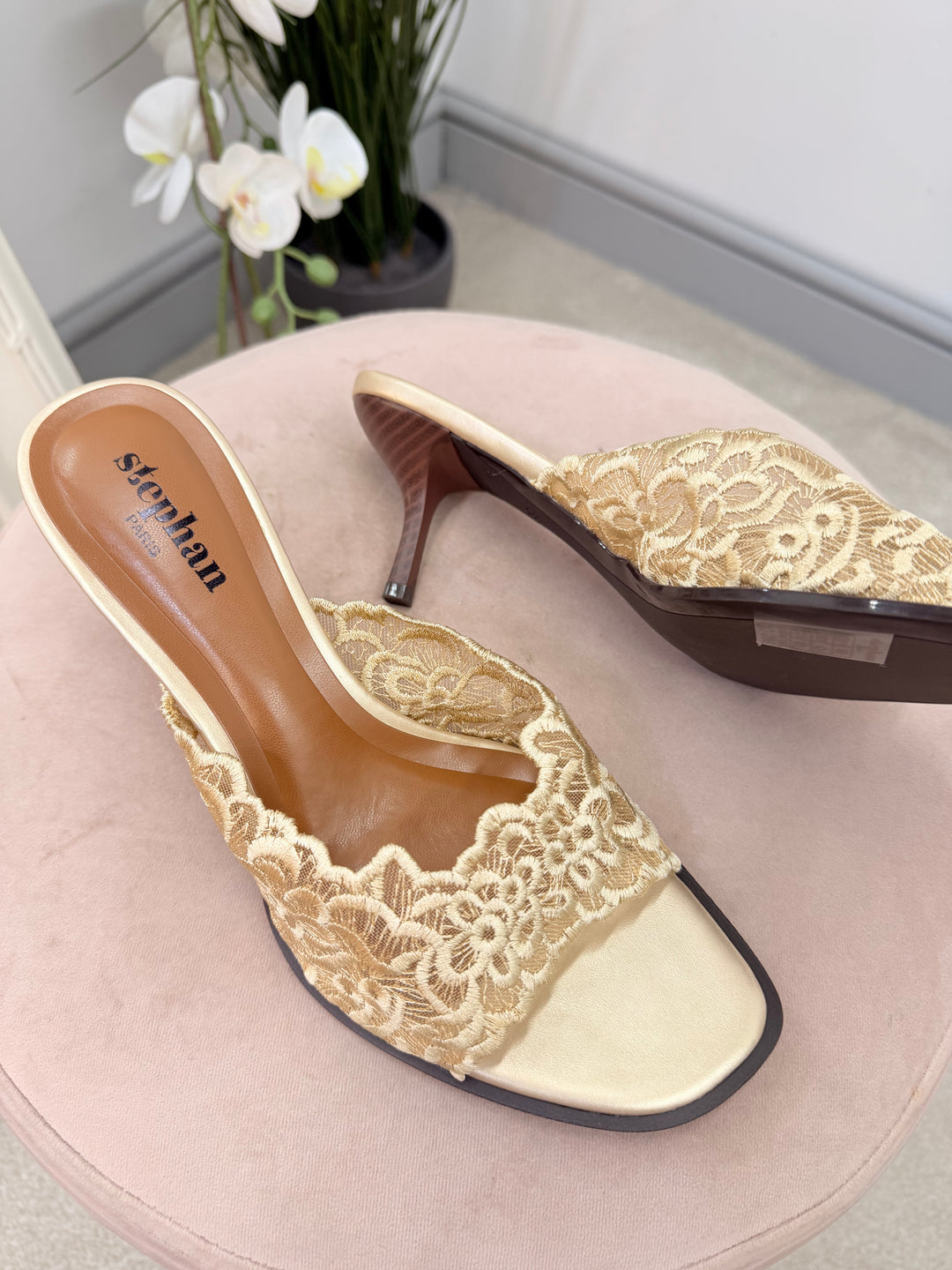 Ladies Fashion Lace Kitten Heel Sandals Mules - black & gold