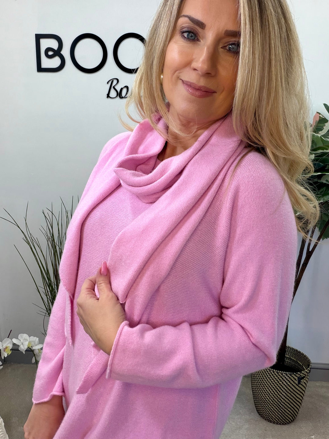 LADIES KNITTED JUMPER & SCARF SET - PINK, BLACK, WHITE & MINT