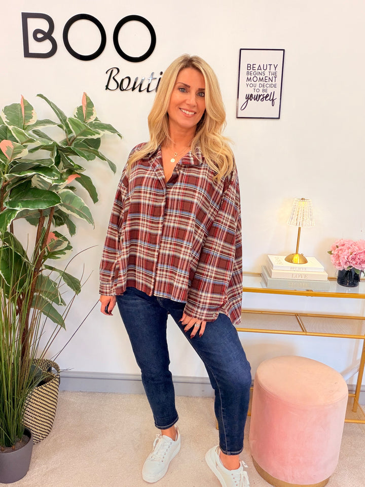 Women’s Check Oversize High Low Shirt  - red and mocha 