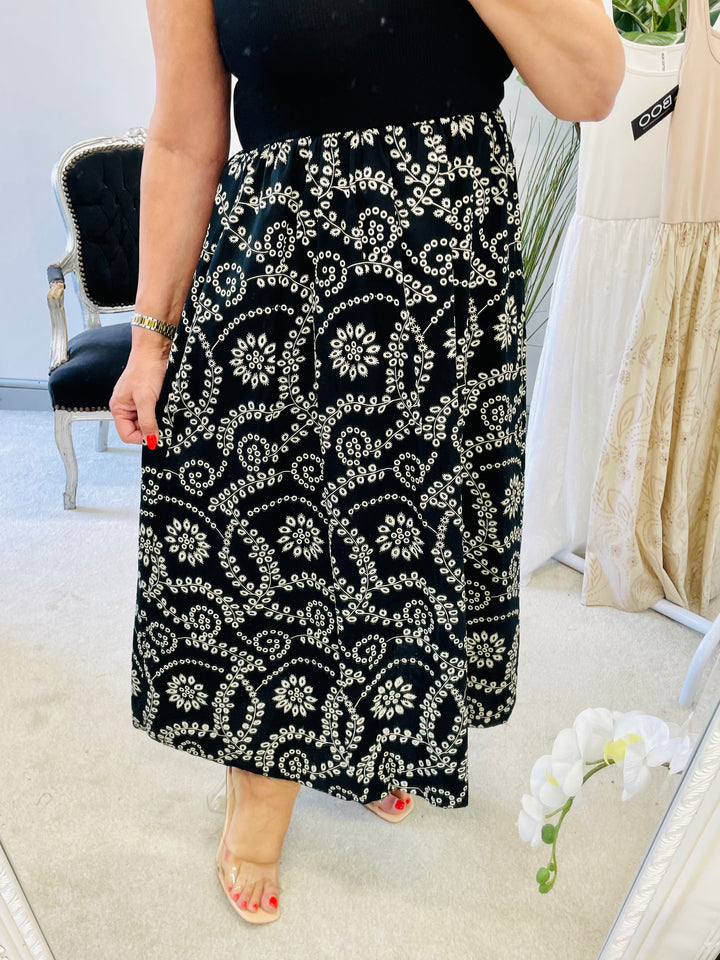 LADIES BRODERIE ANGLAISE SUMMER DRESS - BLACK, BEIGE & WHITE