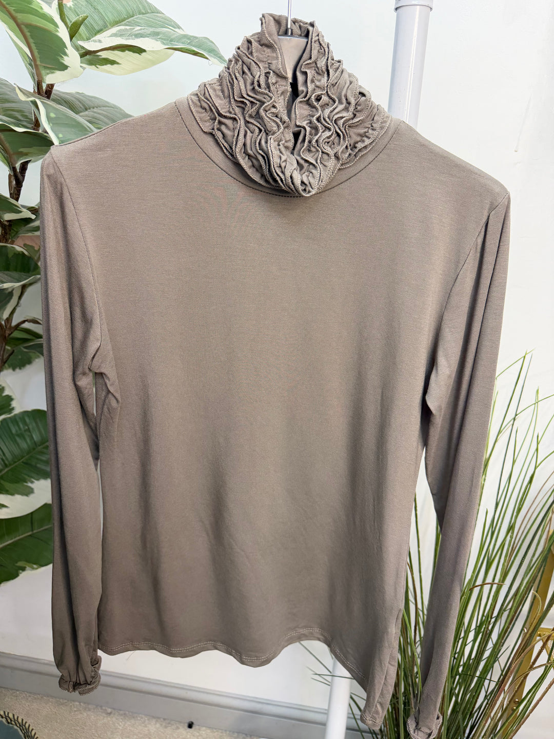 Women’s ruffle roll neck basic layering top mocha