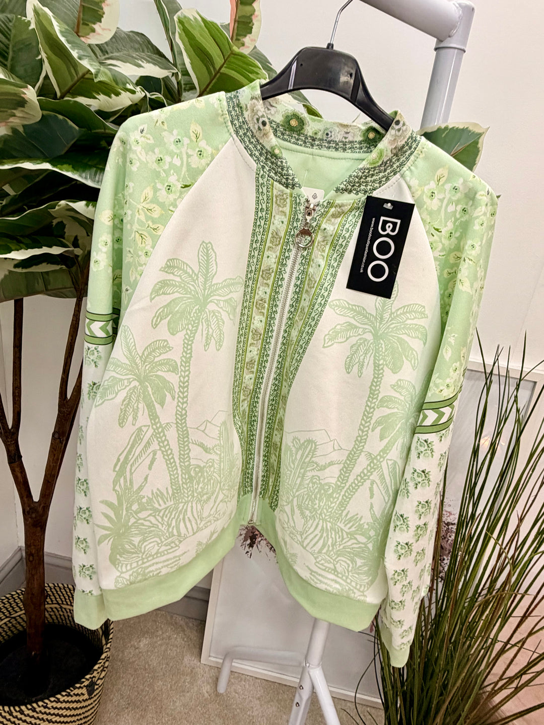 The LAURA jacket - 2 colours