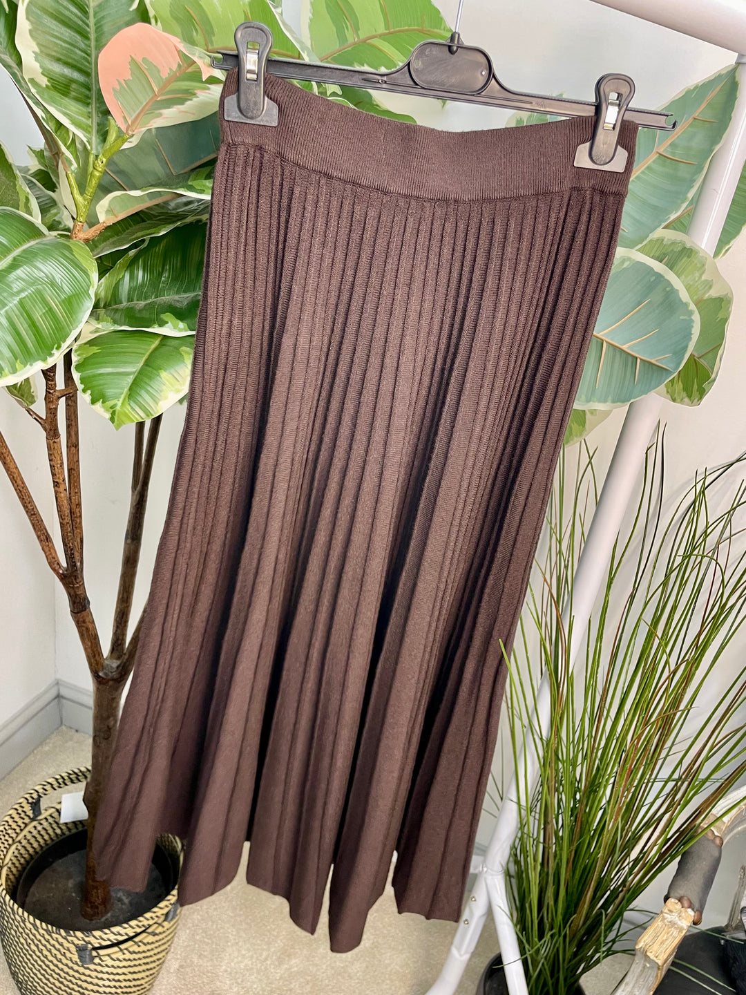 LADIES PLEATED KNITTED SKIRT - BEIGE, BLACK & CHOCOLATE BROWN