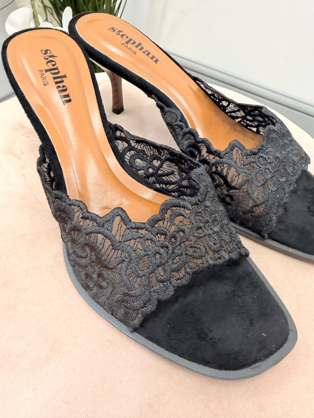 Ladies Fashion Lace Kitten Heel Sandals Mules - black & gold