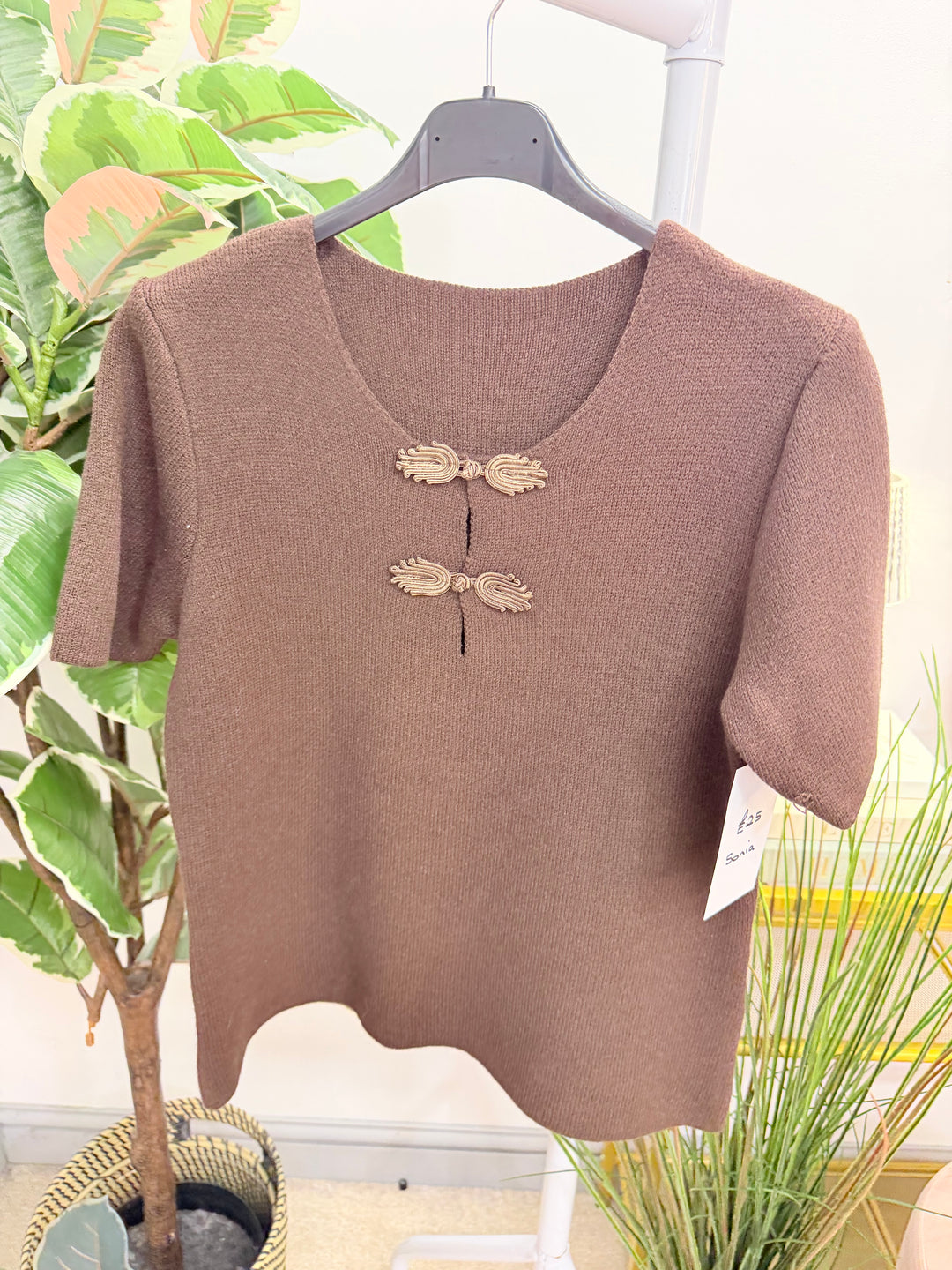 Womens knitted mandarin short sleeve fitted jumper - white, brown & black