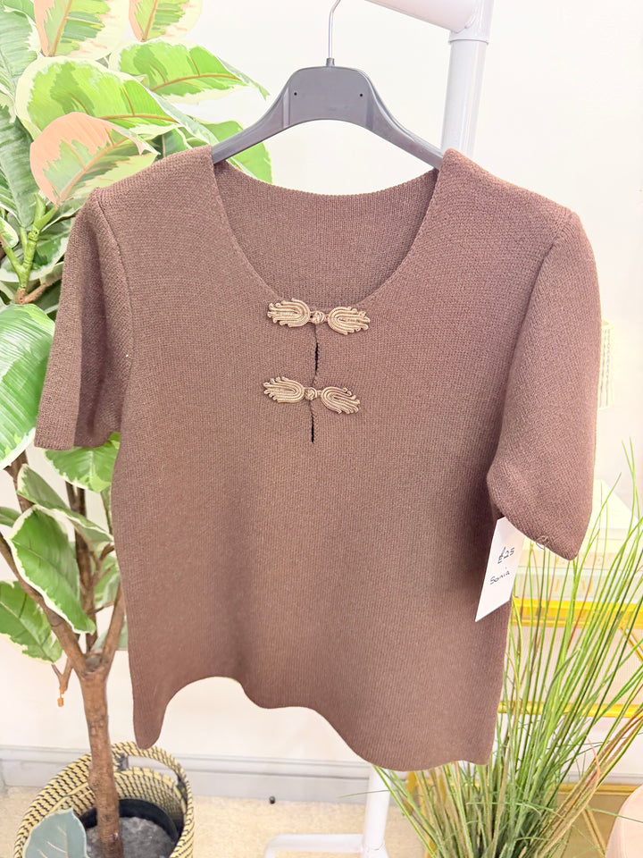 Womens knitted mandarin short sleeve fitted jumper - white, brown & black