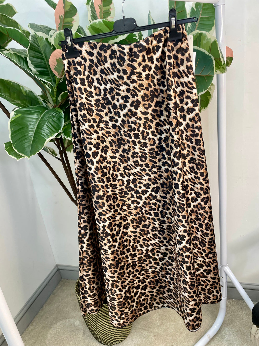 LADIES LEOPARD PRINT SATIN MAXI SKIRT