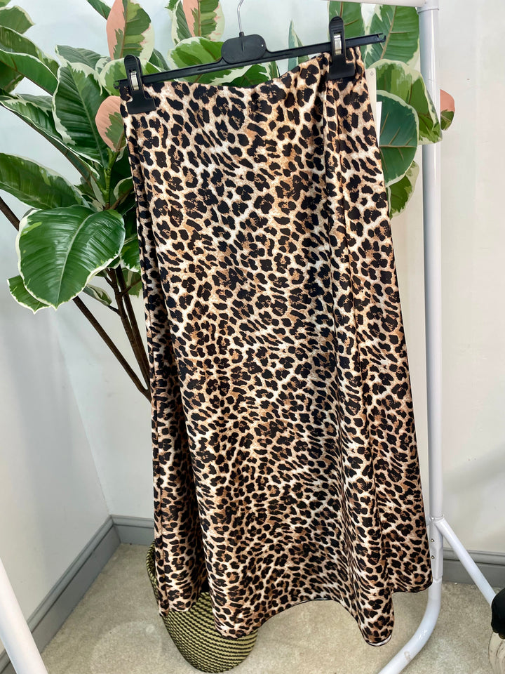 LADIES LEOPARD PRINT SATIN MAXI SKIRT