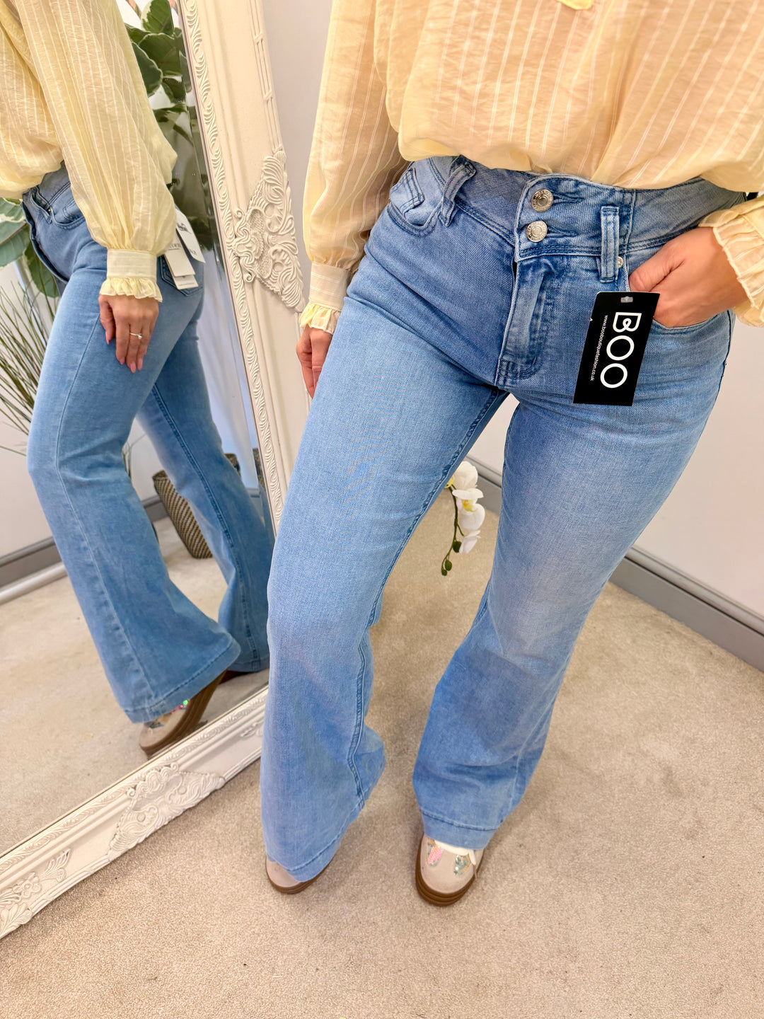 Ladies Fashion Light Blue Denim High Waist Flared Jeans