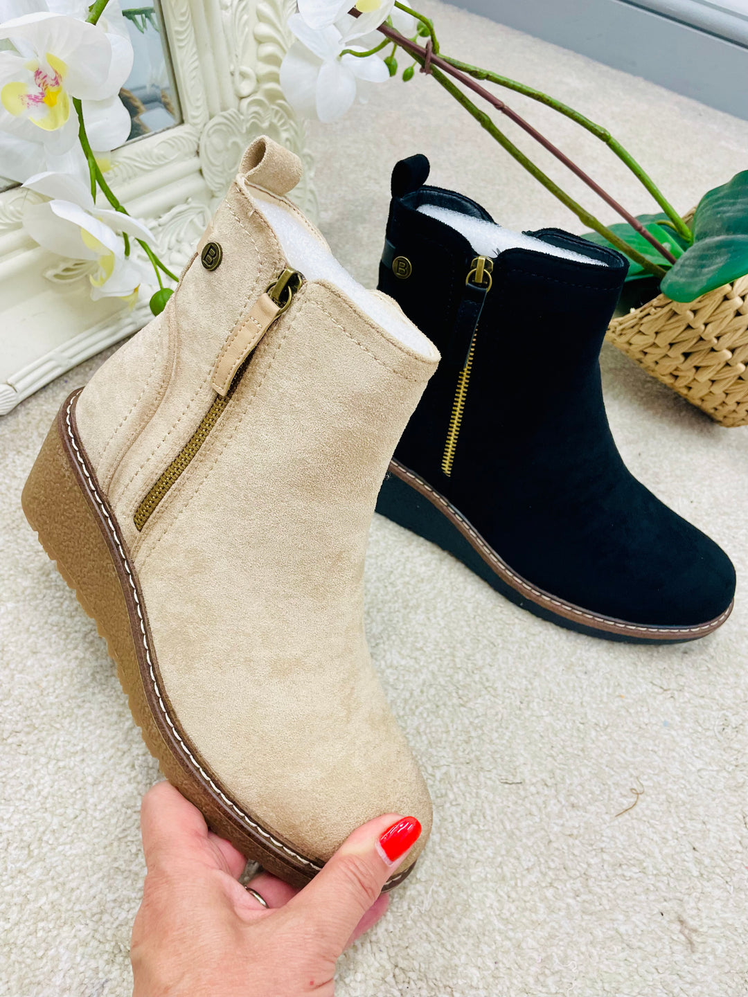 LIGHT BEIGE MID WEDGE HEEL BOOTS ( 1986 ) sizes 3 to 8