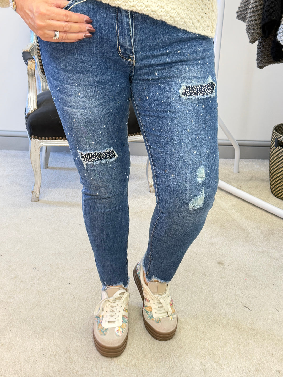 LADIES FASHION SPARKLY DIAMANTE DISTRESSED JEANS