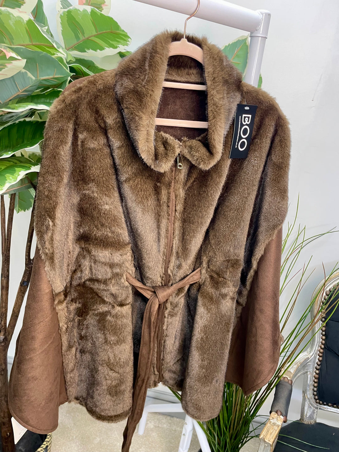 LADIES FAUX FUR FASHION CAPE - BLACK & BROWN