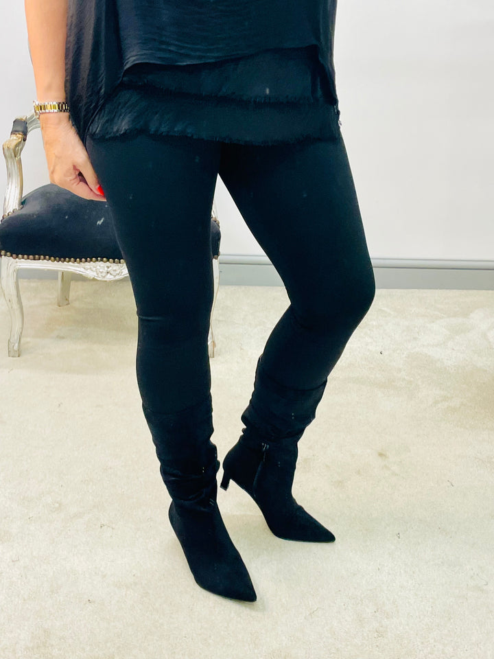 The SALVIA black energy leggings