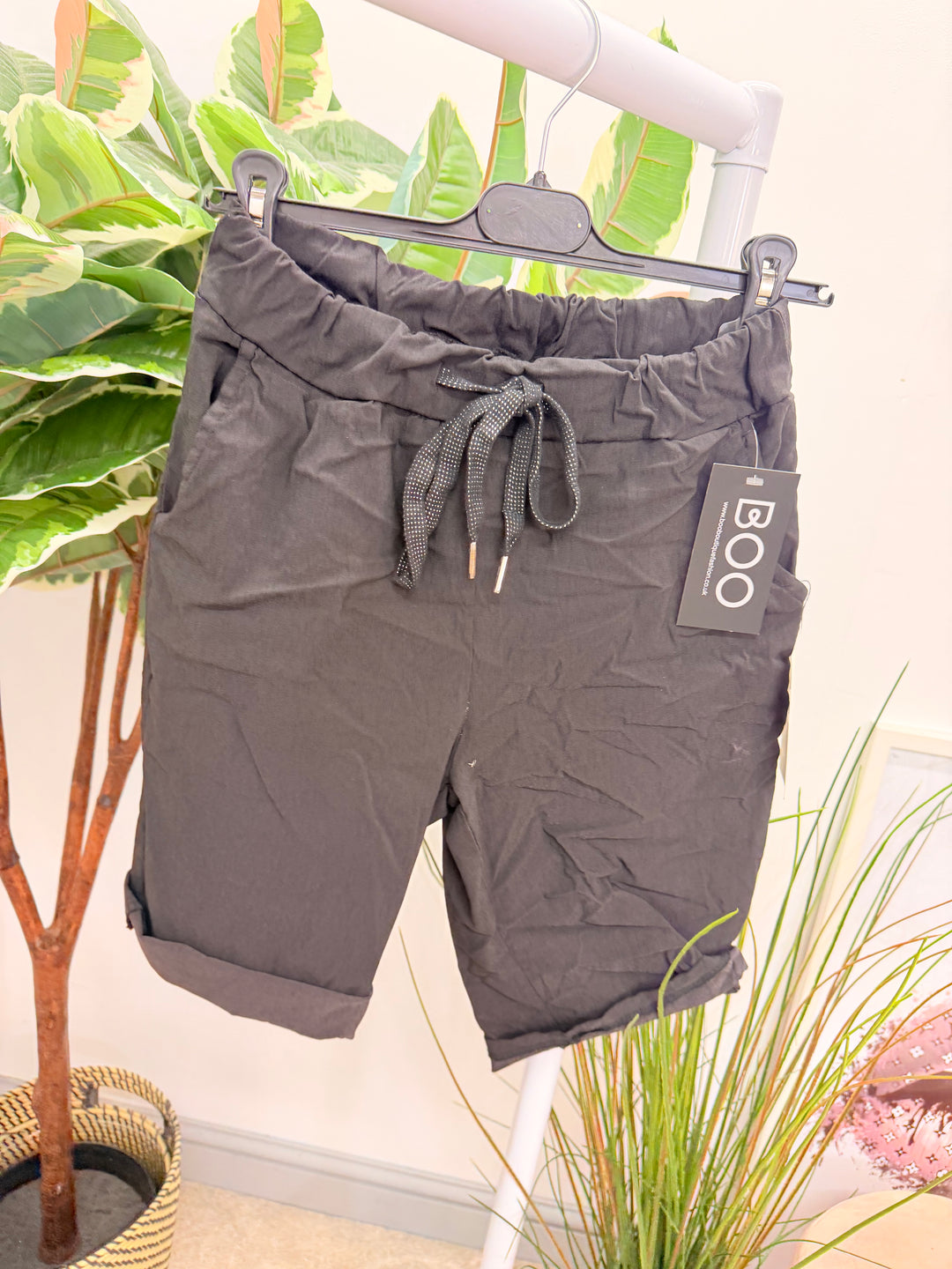 Ladies Fashion Stretch Magic Shorts black