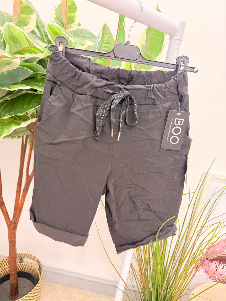 Ladies Fashion Stretch Magic Shorts black