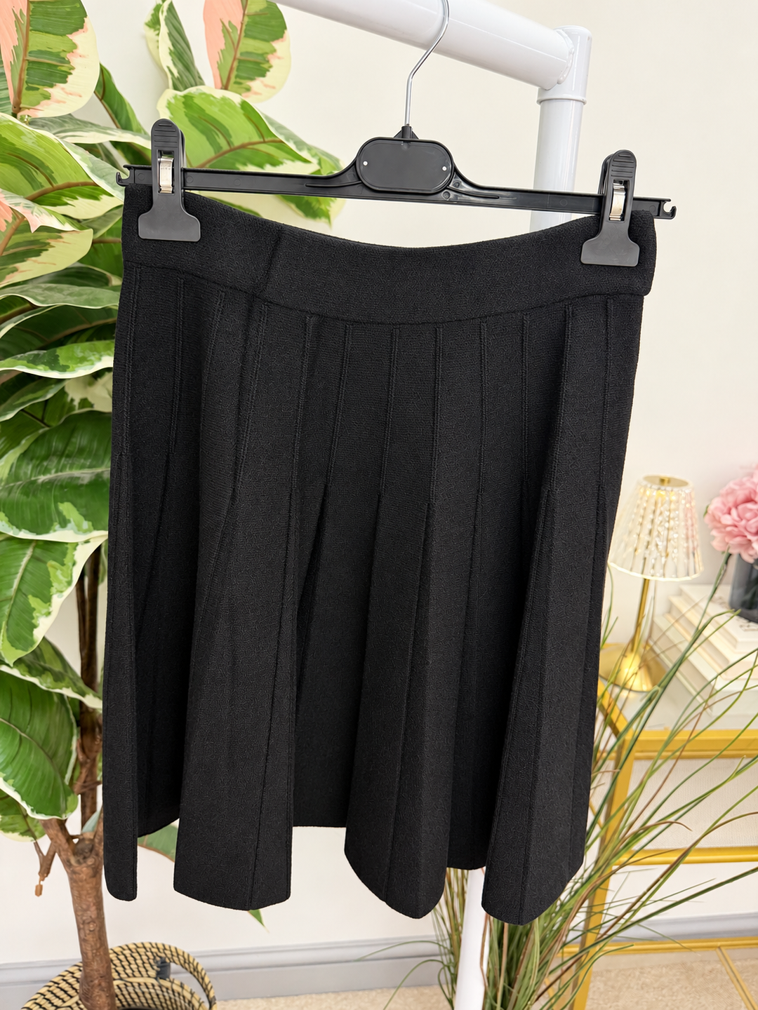 Women's knitted pleated mini skirt - black, brown & wine
