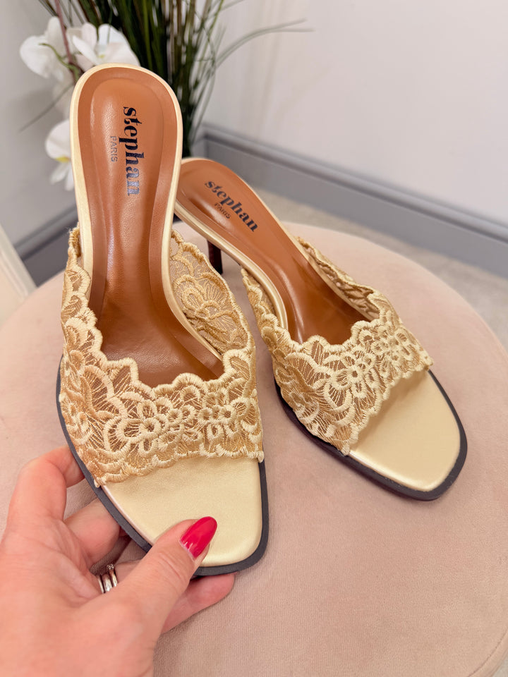 Ladies Fashion Lace Kitten Heel Sandals Mules - black & gold