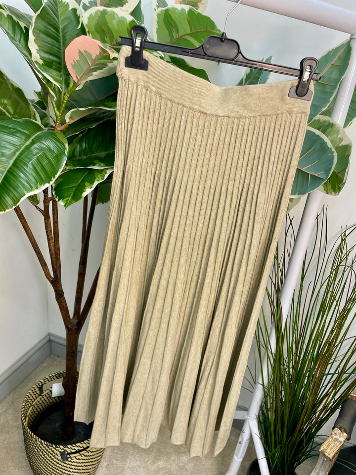 LADIES PLEATED KNITTED SKIRT - BEIGE, BLACK & CHOCOLATE BROWN