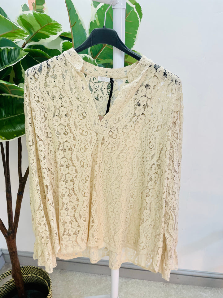 The PALOMA lace blouse - 6 colours