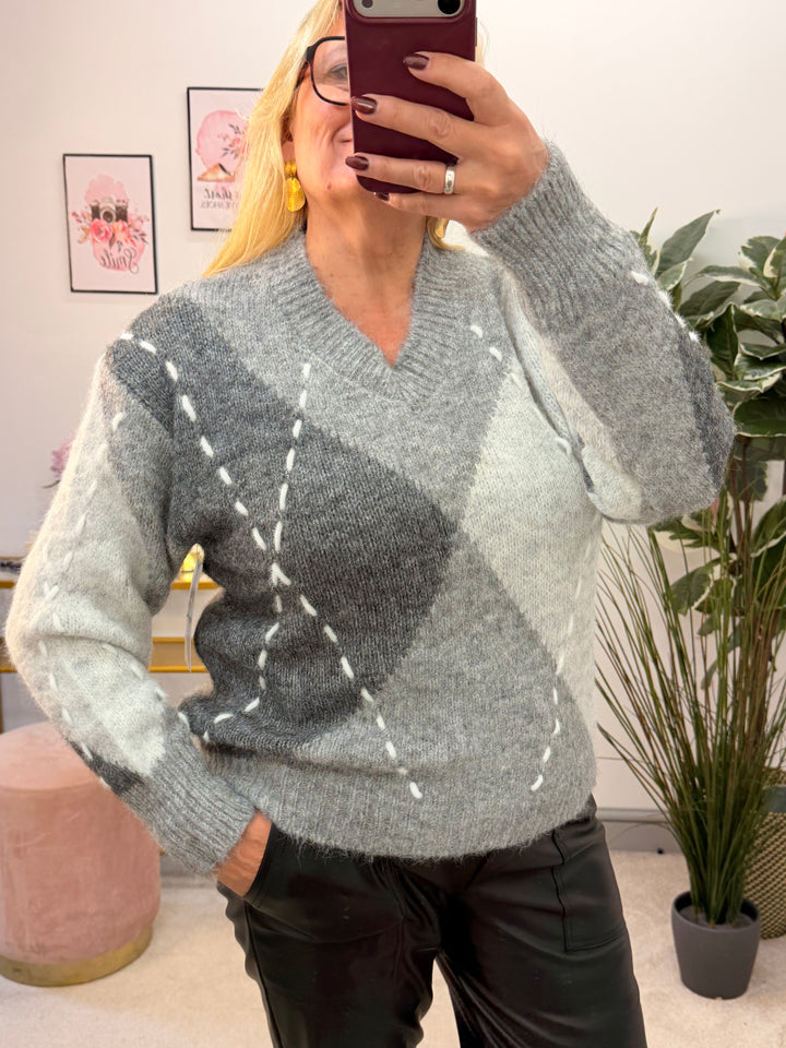 The SUZANNE diamond cricket jumper - 2 colours