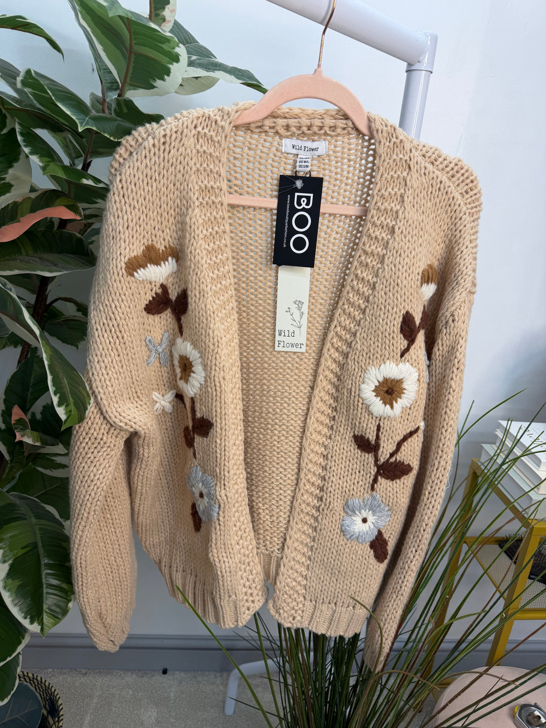 Women’s beige embroidered chunky knit flower cardigan 