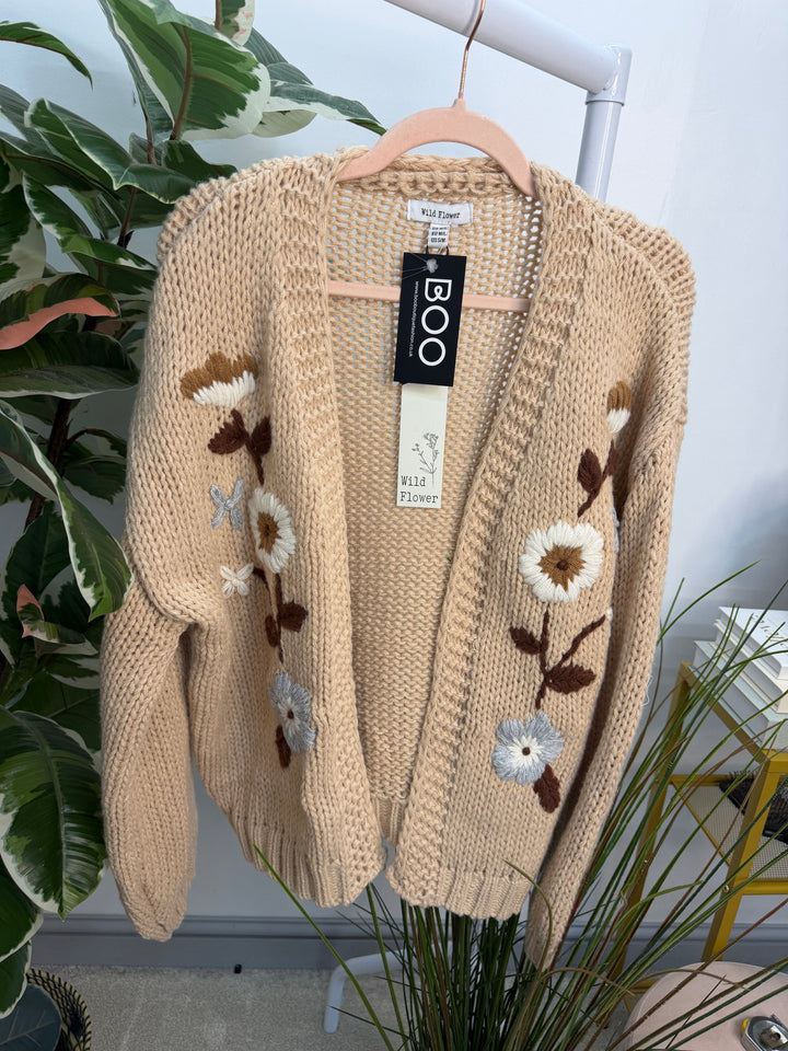 Women’s beige embroidered chunky knit flower cardigan 