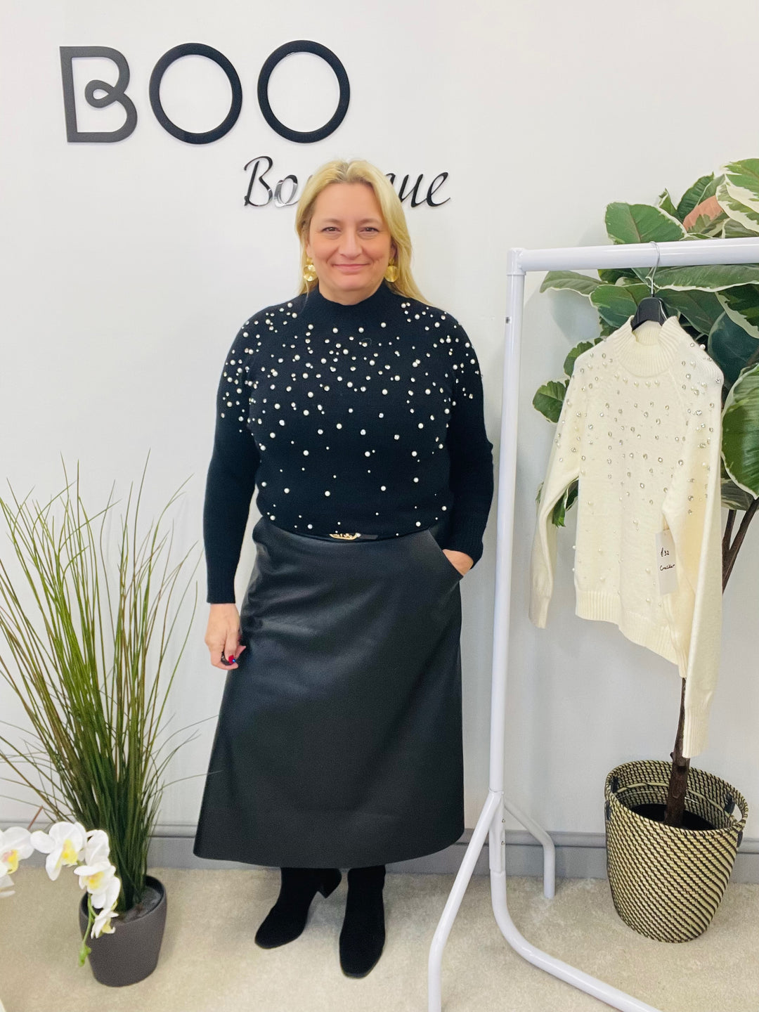 LADIES PEARL & DIAMANTE JUMPER - BLACK & WHITE