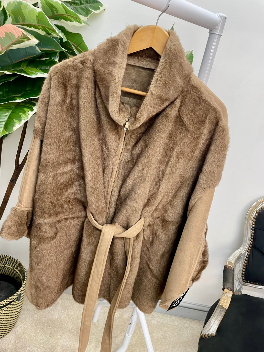 LADIES LUXURY FAUX FUR CAPE - BEIGE, BURGUNDY, MOCHA