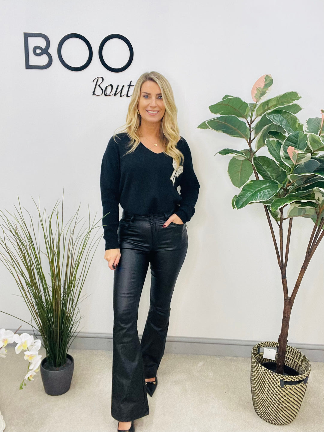 LADIES SOFT KNIT V NECK BOW JUMPER - WHITE, BEIGE & BLACK