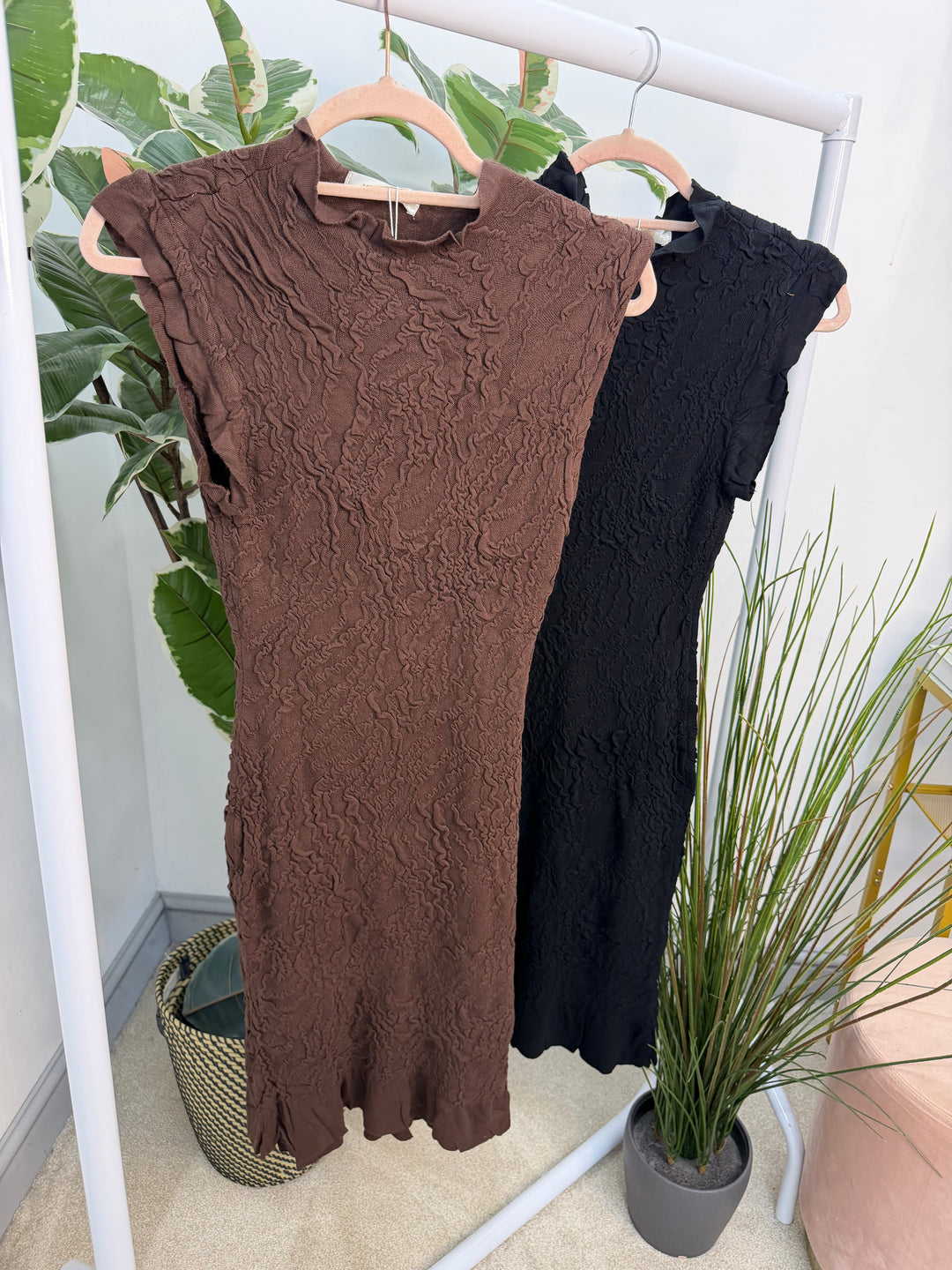 The VITA stretch fitted midi dress - black and brown
