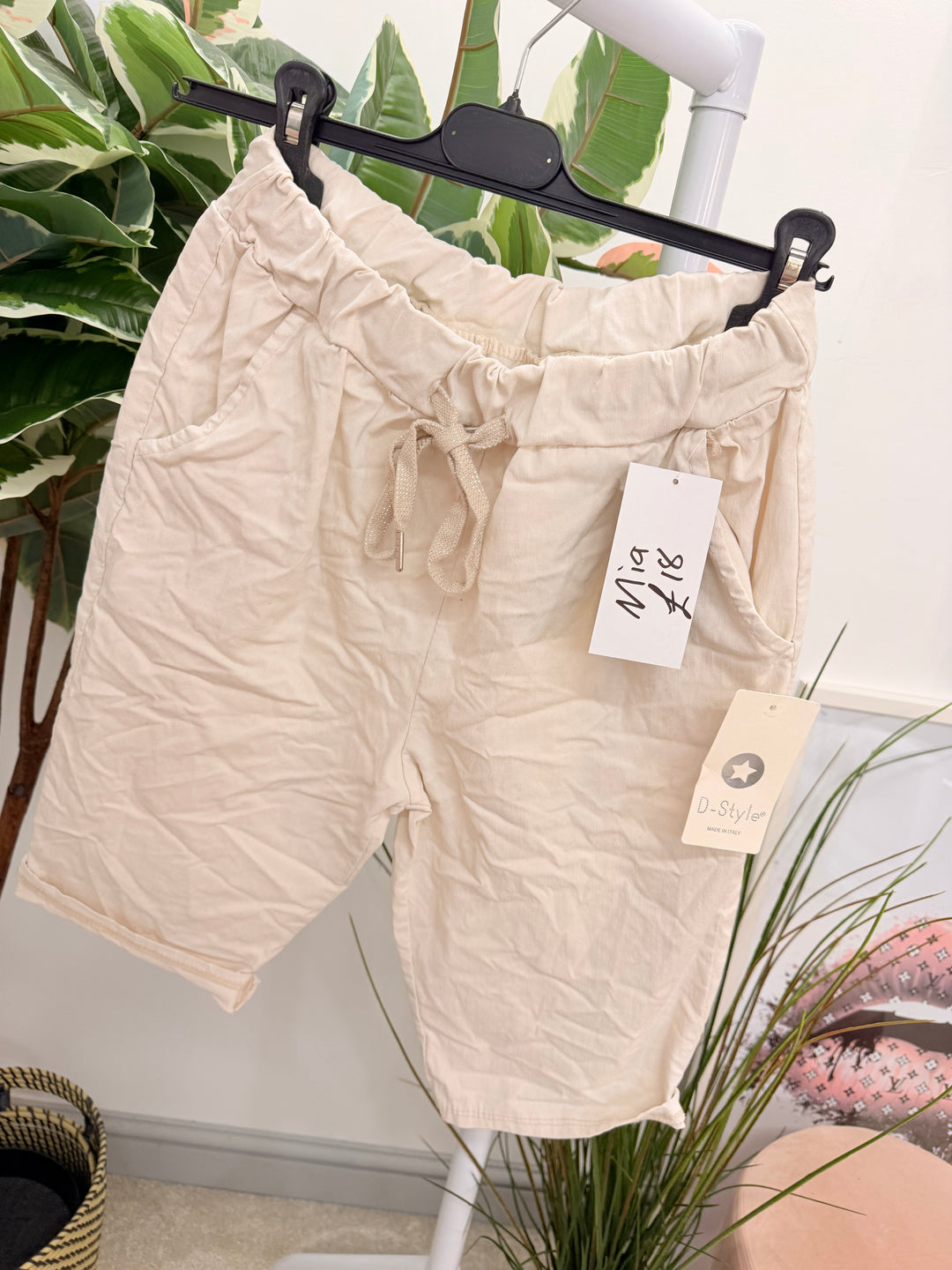 Ladies Fashion Stretch Magic Shorts beige