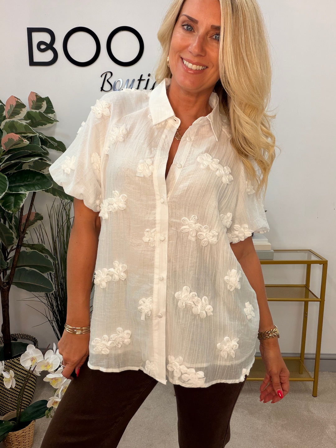 Ladies Fashion White Applique Flower Blouse Top