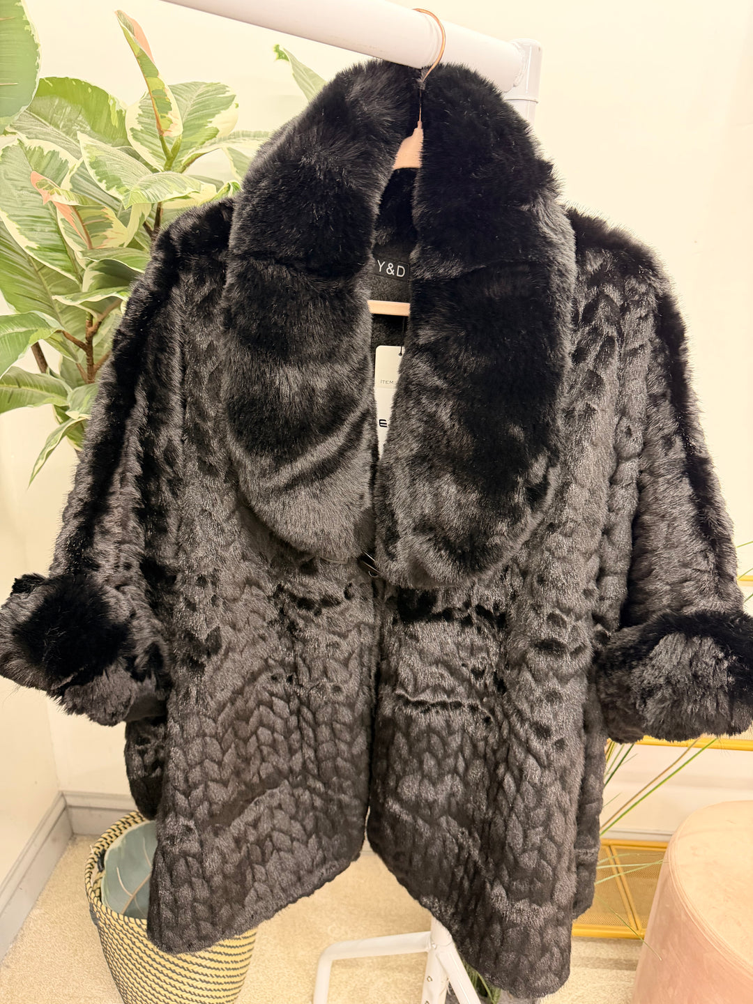 The EMILY luxe faux fur cape - 5 colours