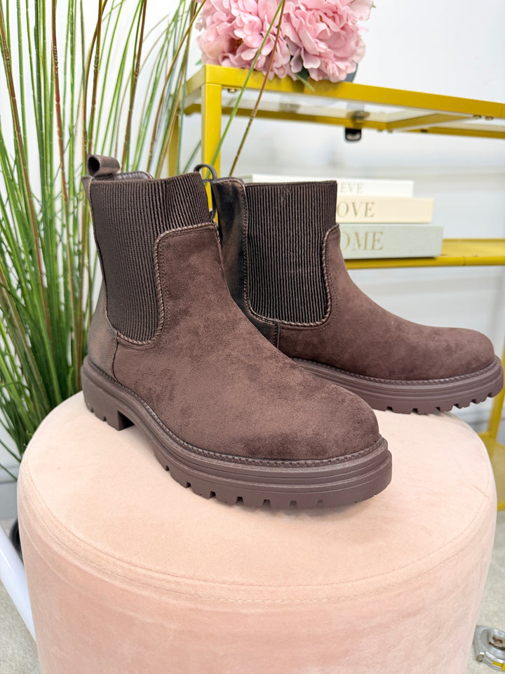 Ladies Chocolate Brown Faux Suede Flat Ankle Boots ( 844 )