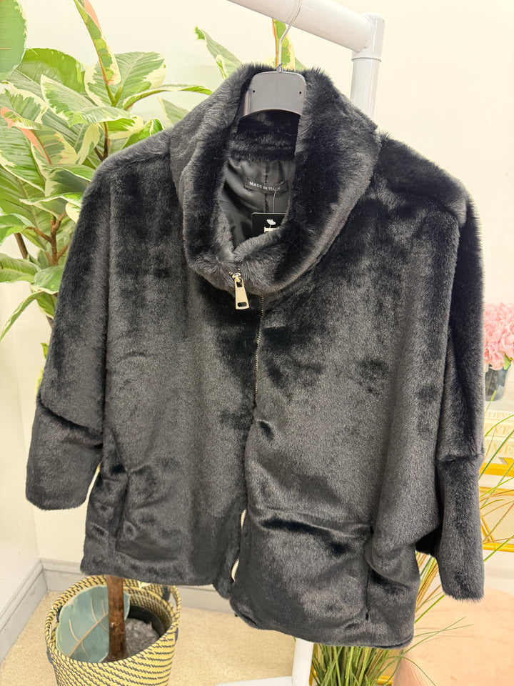 The BLISS faux fur cape jacket - 2 colours