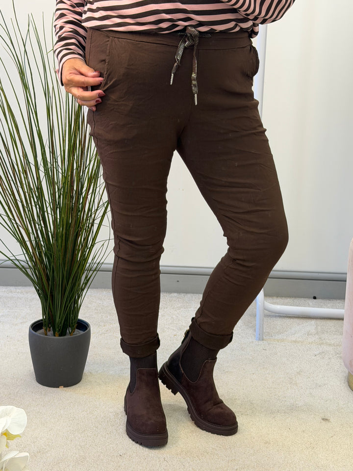 Women’s Stretch Crinkle Magic Trousers chocolate brown