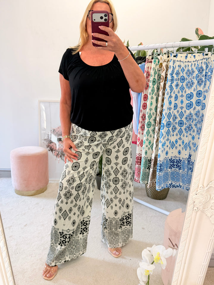 Ladies Easy to Wear Bubble Summer Top black