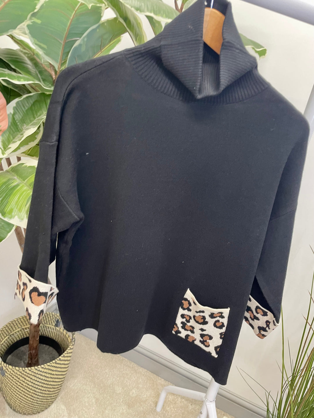 LADIES SOFT KNIT JUMPER WITH LEOPARD PRINT - BLACK & CREAM