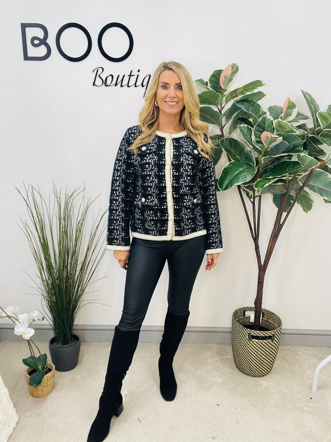 LADIES INSPIRED FLUFFY KNIT BOLERO CARDIGAN JACKET - WHITE & BLACK
