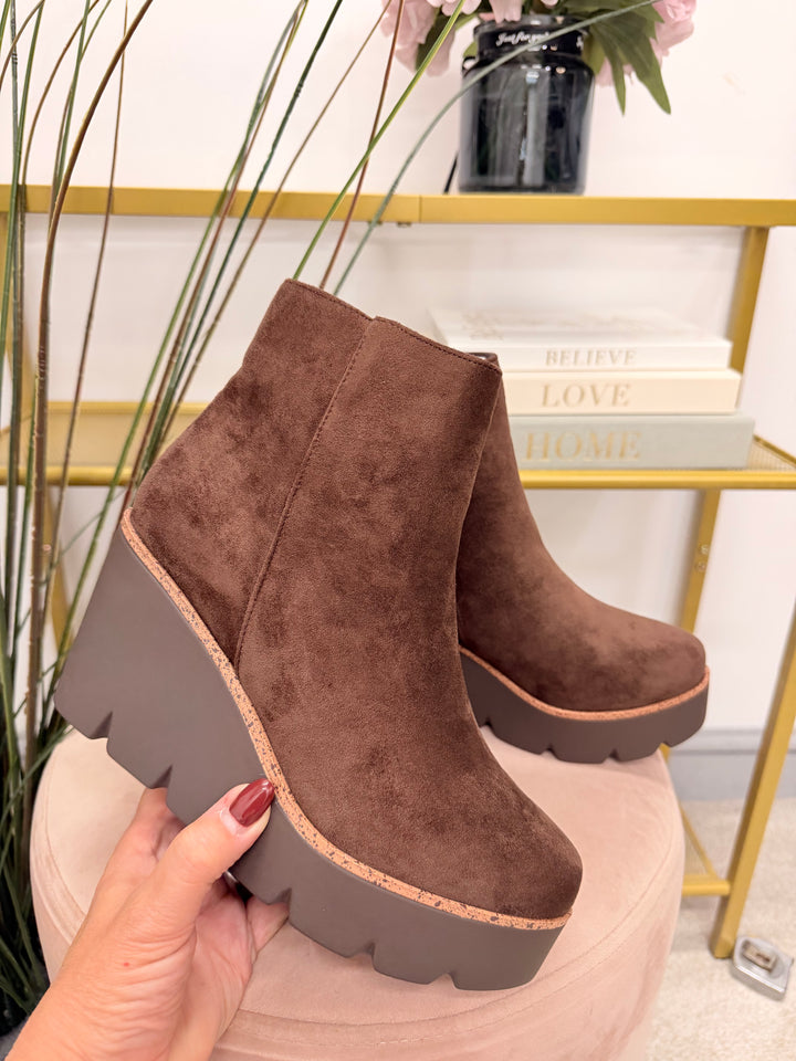 Chocolate Brown Faux Suede Wedge Heel Platform Ankle Boots ( 5067 )