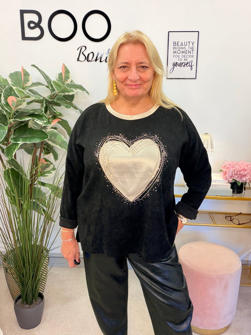 Women’s cord oversize heart motif top black