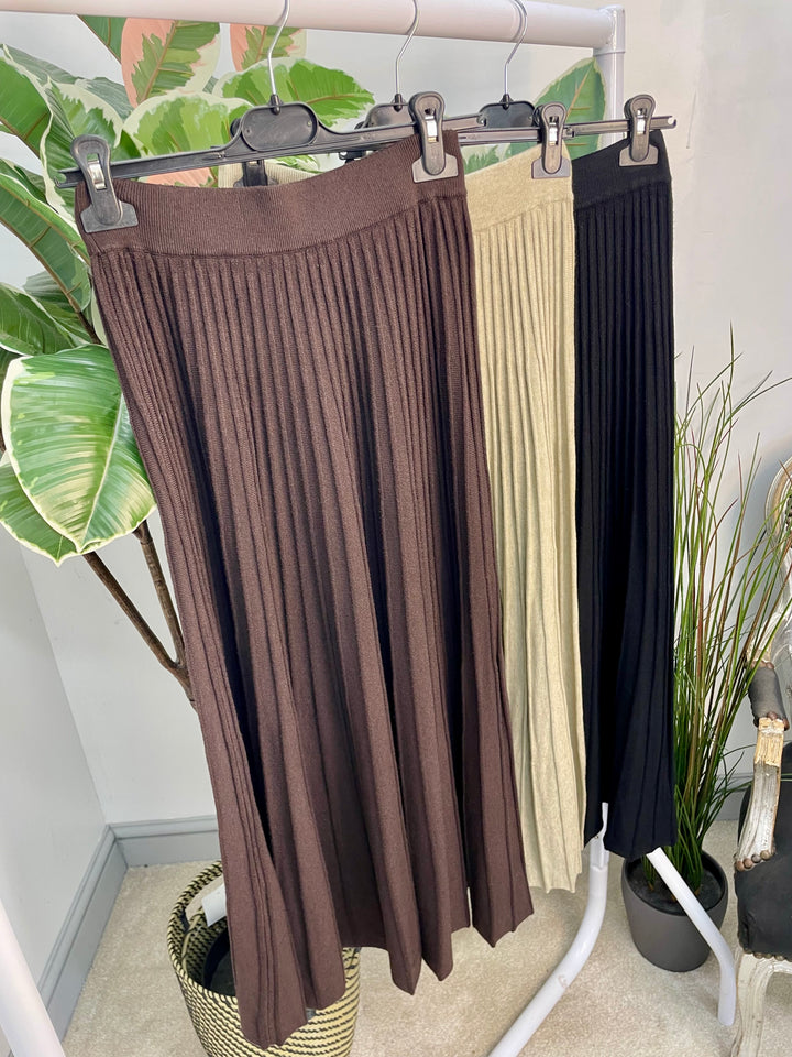 LADIES PLEATED KNITTED SKIRT - BEIGE, BLACK & CHOCOLATE BROWN