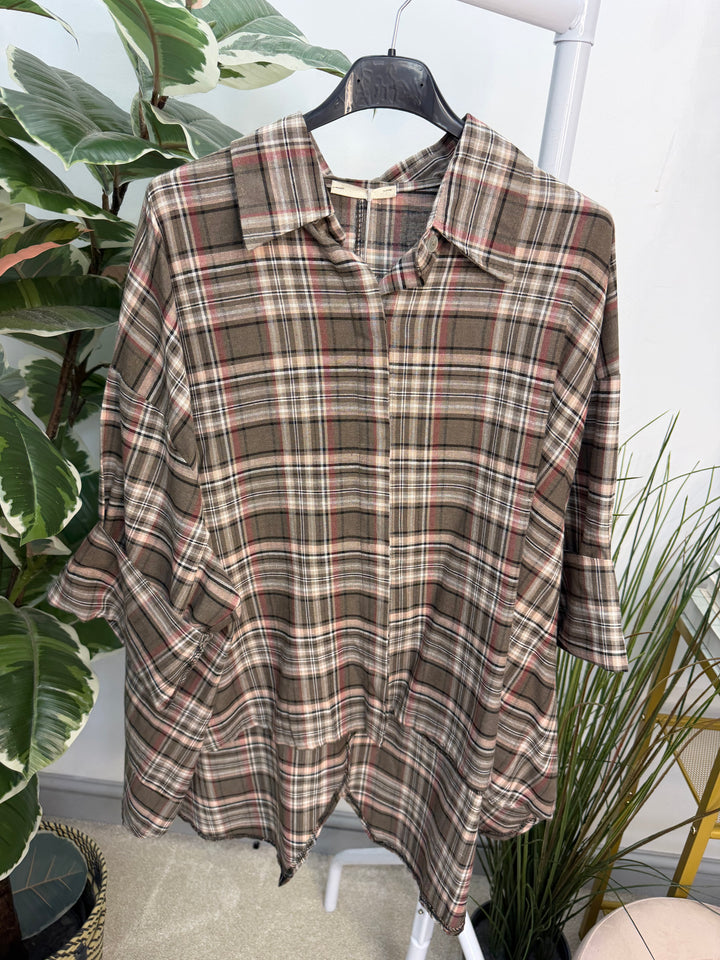 Women’s Check Oversize High Low Shirt  - red and mocha 