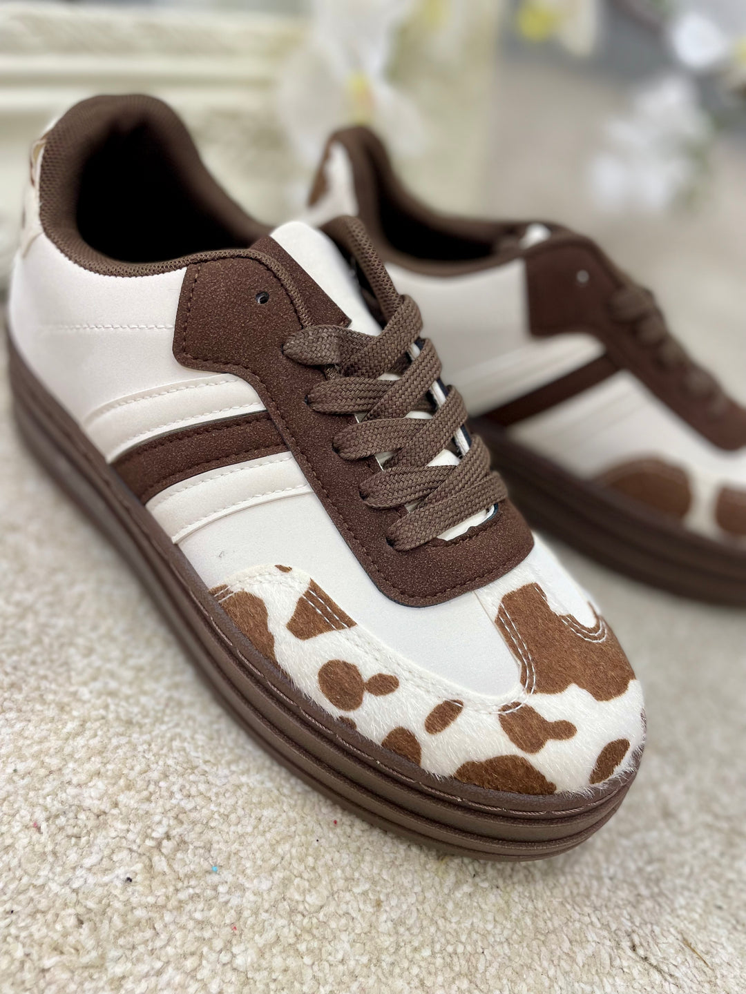 BROWN & WHITE COW PRINT FLATFORM TRAINERS ( LT33 )