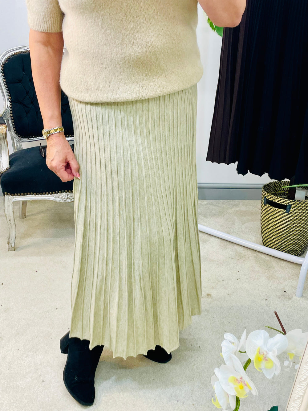 LADIES PLEATED KNITTED SKIRT - BEIGE, BLACK & CHOCOLATE BROWN
