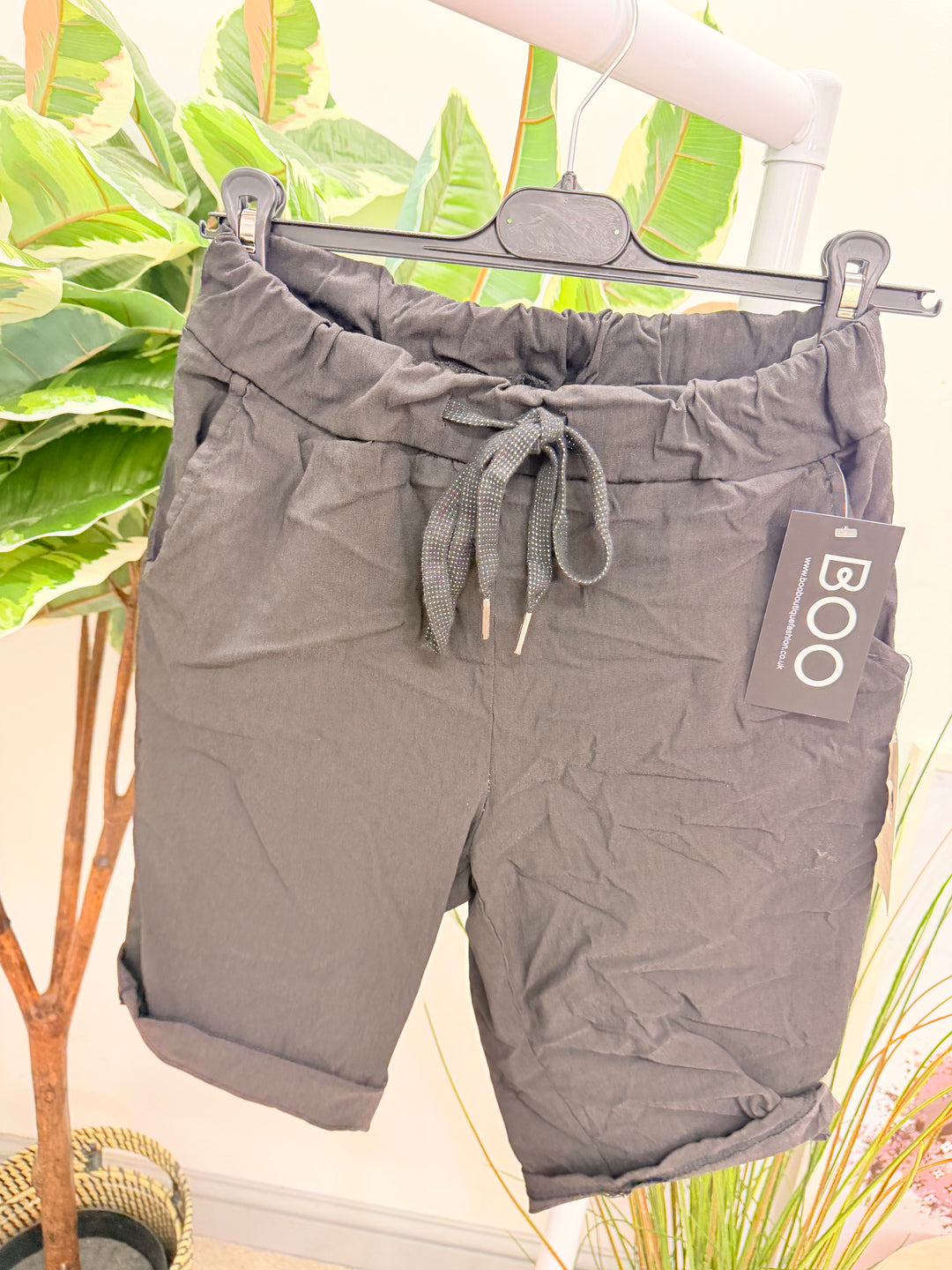 Ladies Fashion Stretch Magic Shorts black